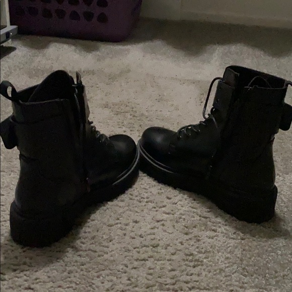 Black boots - Picture 4 of 4